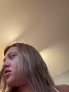 LoraDevine – webcam model profile photo Image 14