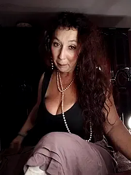 British_EmJess – webcam model profile photo Image 16