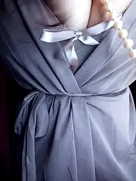 British_EmJess – webcam model profile photo Image 8