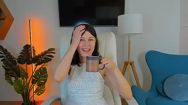 miaXmoon – webcam model profile photo Image 2