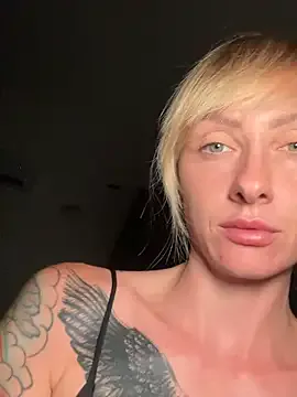 LoraDevine – webcam model profile photo Image 15