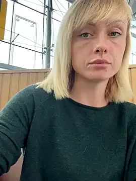 LoraDevine – webcam model profile photo Image 17