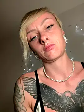 LoraDevine – webcam model profile photo Image 18