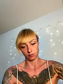 LoraDevine – webcam model profile photo Image 19