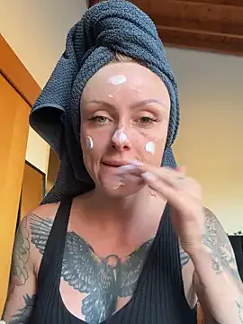 LoraDevine – webcam model profile photo Image 4