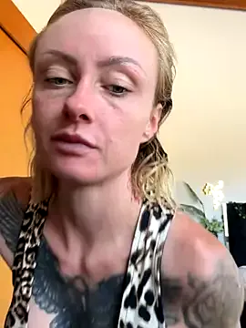 LoraDevine – webcam model profile photo Image 7