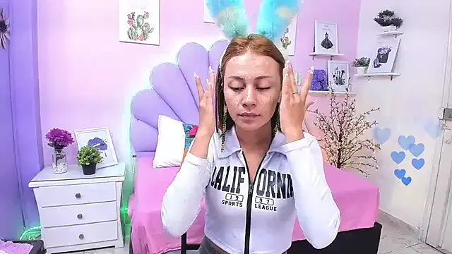 NightMint – webcam model profile photo Image 6