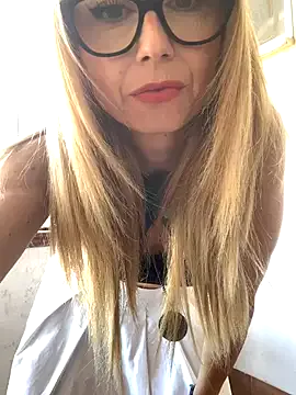 maevebanks – webcam model profile photo Image 19