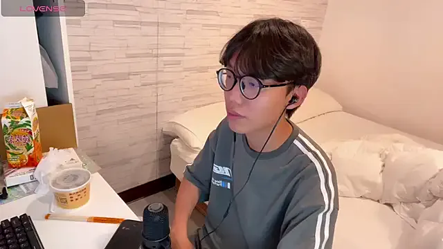 NormanMash – webcam model profile photo Image 12