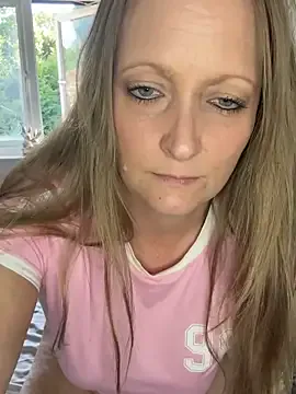 BlueCherry – webcam model profile photo Image 12