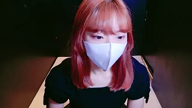 British_EmJess – webcam model profile photo Image 17