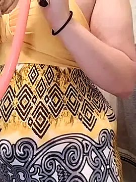 Hotforunow – webcam model profile photo Image 5