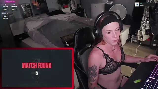 SelennaMoon – webcam model profile photo Image 8