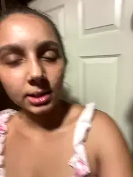 SofiaSins – webcam model profile photo Image 3