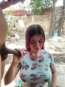 BlondeHott – webcam model profile photo Image 3