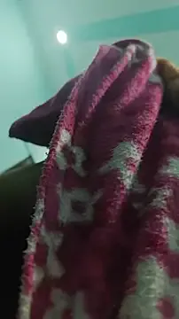 UKRaunchyRobyn – webcam model profile photo Image 3