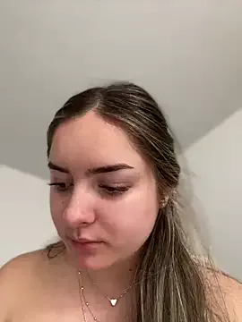 Magic-Giiirls – webcam model profile photo Image 3