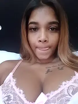 KateDivineUK – webcam model profile photo Image 3