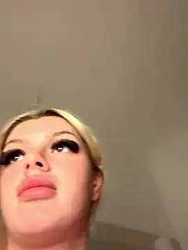 blondeambitionnn – webcam model profile photo Image 13