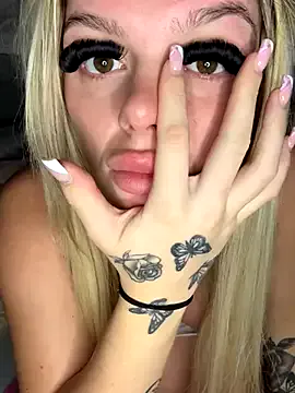 blondeambitionnn – webcam model profile photo Image 3