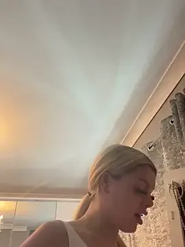 blondeambitionnn – webcam model profile photo Image 6