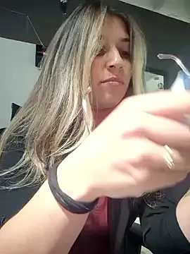 LoraDevine – webcam model profile photo Image 8