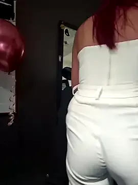 LoraDevine – webcam model profile photo Image 9