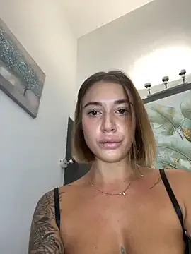 LoraDevine – webcam model profile photo Image 19