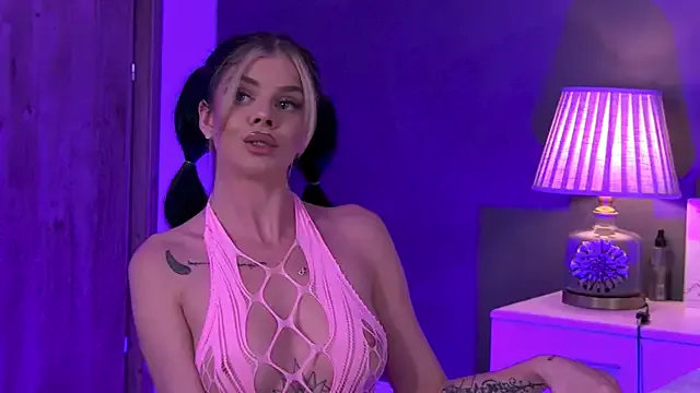 BlondeScarlettx – webcam model profile photo Image 14