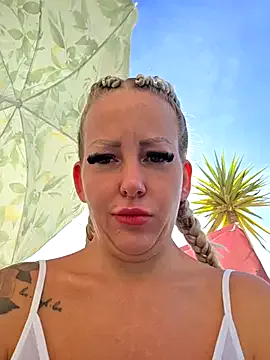 LoraDevine – webcam model profile photo Image 11