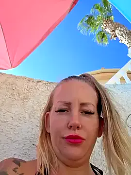 LoraDevine – webcam model profile photo Image 2