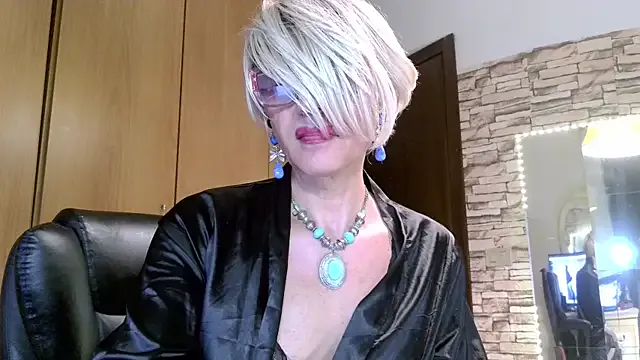 SofiaSins – webcam model profile photo Image 2