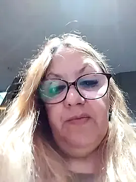 British_EmJess – webcam model profile photo Image 9