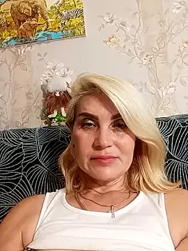 LorrySkye – webcam model profile photo Image 3