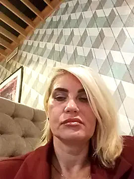 LorrySkye – webcam model profile photo Image 8