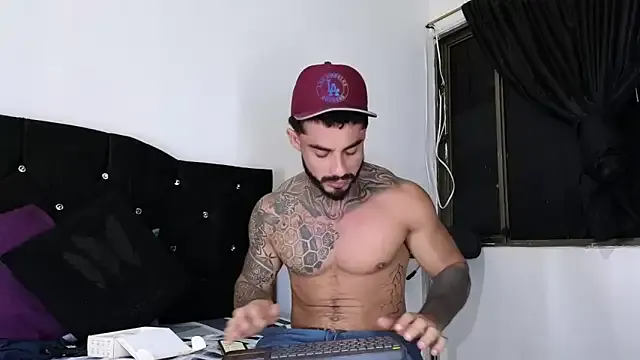 NormanMash – webcam model profile photo Image 6