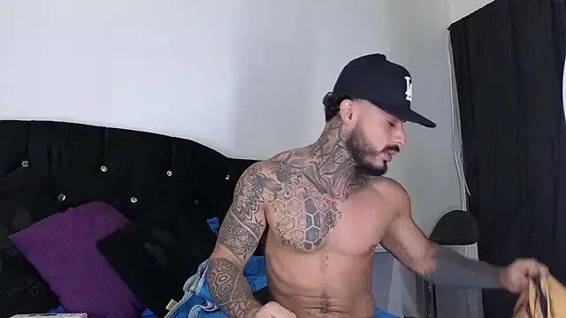 NormanMash – webcam model profile photo Image 9