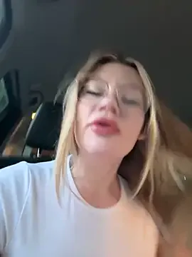 BlondeScarlettx – webcam model profile photo Image 8