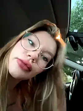 BlondeScarlettx – webcam model profile photo Image 9