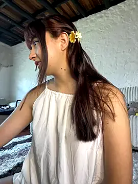 SashaVaughn – webcam model profile photo Image 7