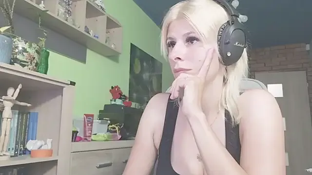 BlondeScarlettx – webcam model profile photo Image 14