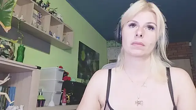 BlondeScarlettx – webcam model profile photo Image 4