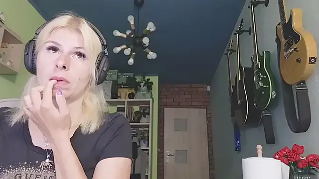 BlondeScarlettx – webcam model profile photo Image 5