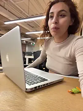 Taly1974 – webcam model profile photo Image 5