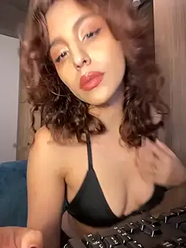 Taly1974 – webcam model profile photo Image 8