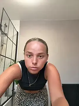 blondeambitionnn – webcam model profile photo Image 3