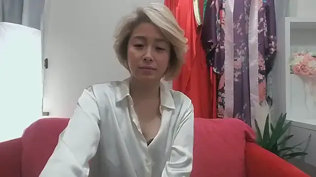 KarinaRouge – webcam model profile photo Image 2