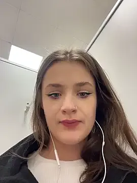 NightMint – webcam model profile photo Image 17