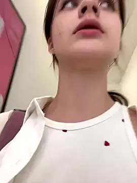 NightMint – webcam model profile photo Image 3