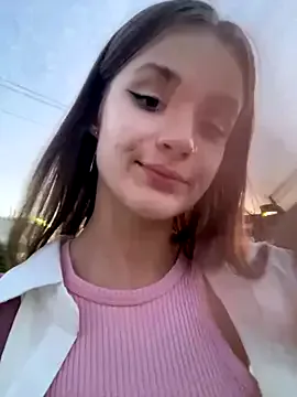 NightMint – webcam model profile photo Image 4